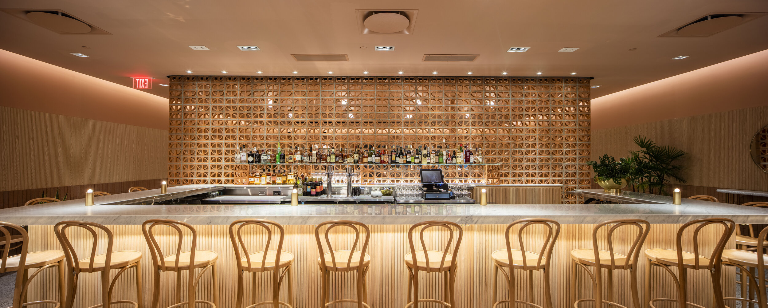 bar-furniture-for-restaurants-what-to-consider