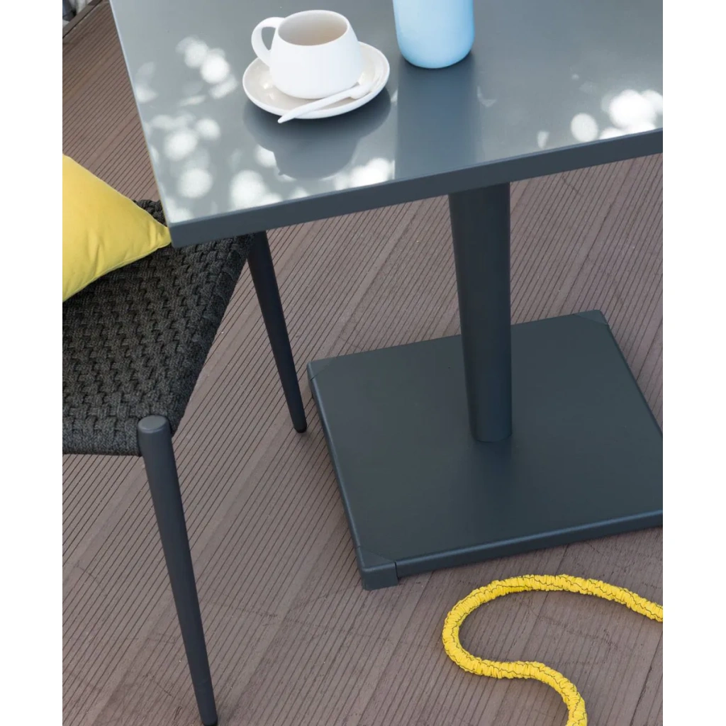 luce_tavolo_alto_quadrato